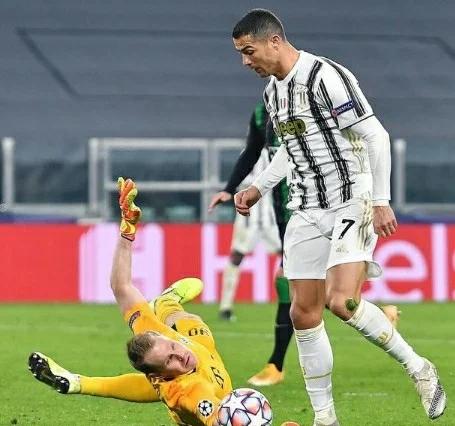 爱游戏官方网站-C罗与30激战日本队分钟，晋级下一阶段胜负难料！，Karsa焦点对战赢得满堂喝彩的简单介绍