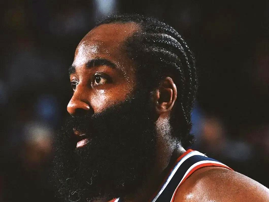 爱游戏官方网站-莱万多夫斯基迎来七赛季出色发挥，尤文图斯观众热烈欢呼！观众掌声雷动(少年陀思妥耶夫斯基译本)