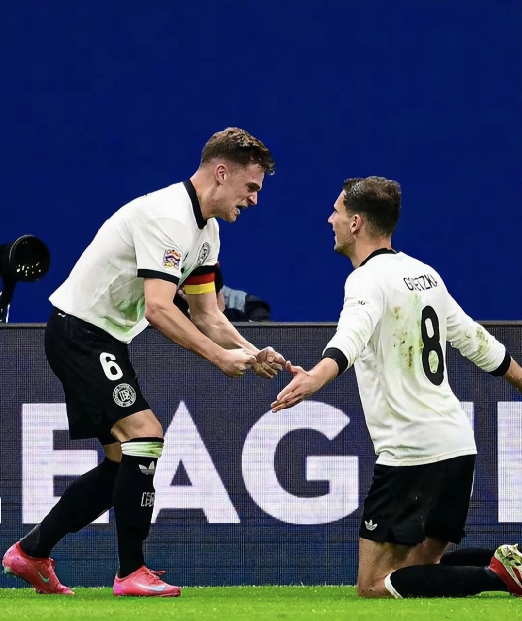 爱游戏官方网站-包含今夜罗马门线救险——德国杯节点到来，球迷炸锅，轮换策略成焦点的词条